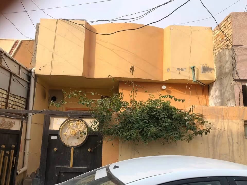 بيت للايجار  بسعر ٢٠٠ 🔐
المساحه 100متر طابو زراعي سند 25مشمول بالتطويب 

أساس وسقف صب كونكريت بنيان بلوك كاشي سيراميك جاهز ماعايز شي ، نضيف البيت وبي سبلت وكيزر وسخان وجهاز

يحتوي على غرفه وصاله واستقبال ومطبخ وصحيات داخليه وخارجيه وطارمه ومكشوفه 

العنوان شارع المطار القديم قرب مدرسه الجنائن يبعد عن شارع العام 70 متر 

للاستفسار اتصال أو واتس اب 

***********

