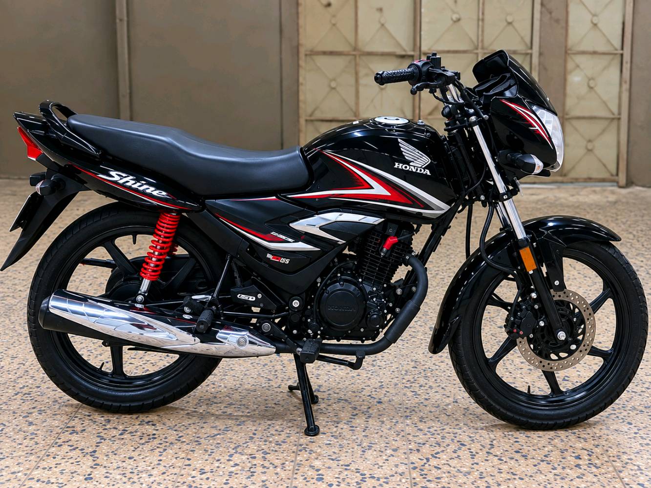 🏍️ للبيع دراجة هونده 125 موديل 2023
📍 الموقع: البصرة – شمشومية
الموديل: 2023
السعة: 125cc
رقم وسنوية باسم المالك
الكير نضيف
المكينة نظيفة
الدراجة استخدام شخصي
البدي نظيف وحالتها مبينة بالصور
جاهزة للاستخدام والنقل
💰 السعر: 2,700,000 دينار قابل للتفاوض البسيط للجادين فقط.
📞 للاستفسار والتواصل:
***********
الرجاء عدم بخس الدراجة، والسعر قابل لتفاوض بسيط فقط.