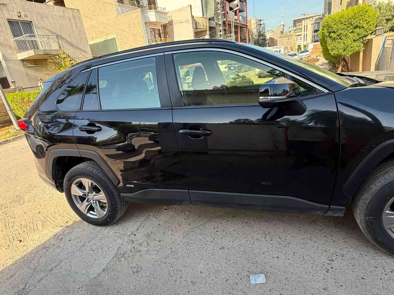 راف فور موديل2024 صبغ قطعتين فقط بنيد وجاملغ سياره جديده هايبرد ماشيه 20الف فقط سياره على حطه الشركه بعدها جديده فول ***********

