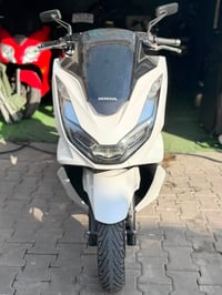 تحيه طيبه  للبيع فقط  Pcx جيل الرابع  ياباني  مرقمه واسط رقمين نكليزي ...