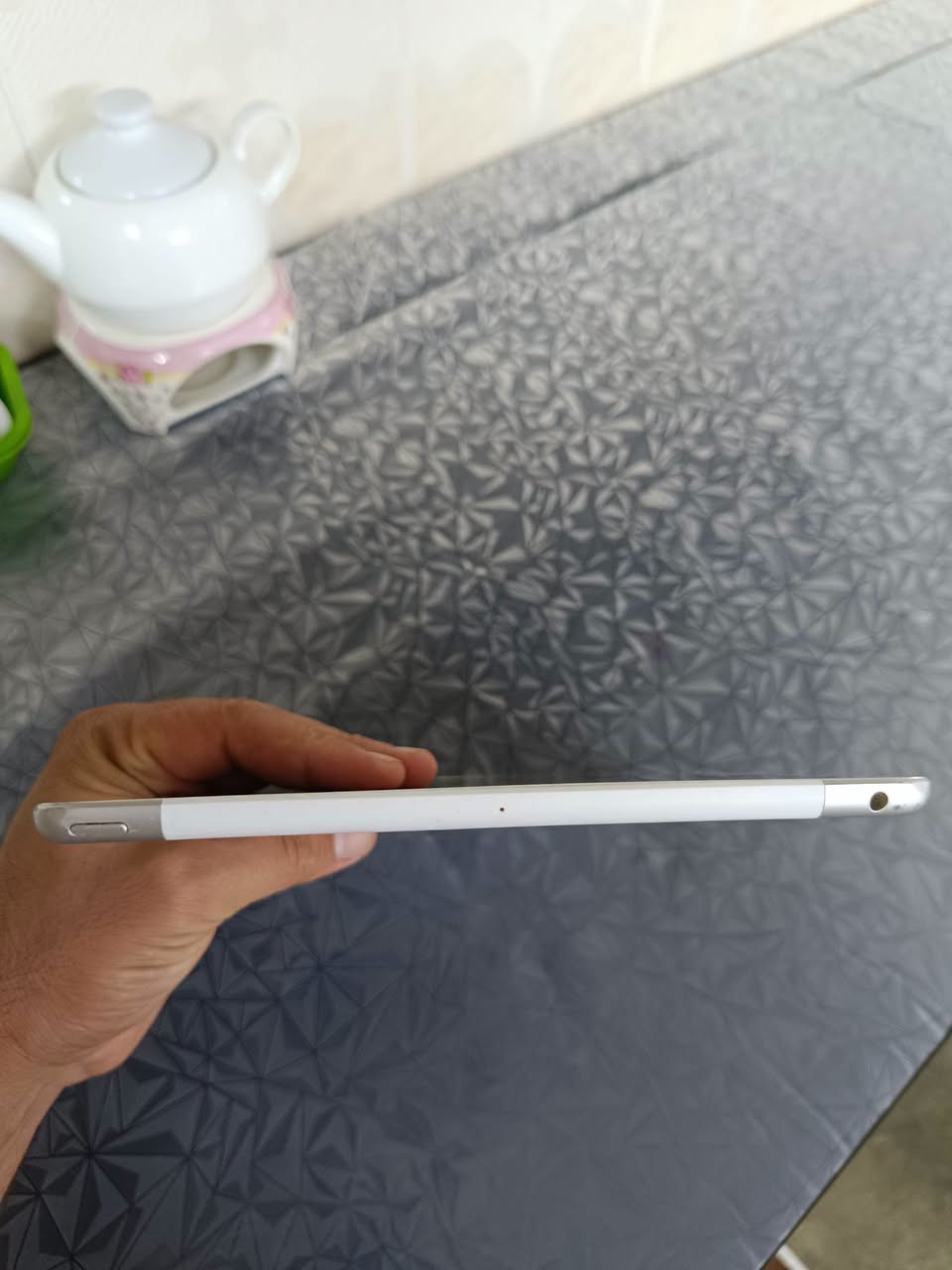 IPAD 7 
 نرخى 135  هه زار 
زاكيره 32  
 خاوينى 98%
بى  ئه شيا بي عه يب  و به زه مان 2رؤژ 
 گه ياندن هه يه
شوين كركوك 
***********
***********
------------------------------------------------------------------------------------
 IPAD 7 
سعره 135 الف 
ذاكره 32  
 نظافه 99% 
بدون غراض مابيه عيب  و   بضمان يومين الفحص
متوفر توصيل
مكاني كركوك 
***********
***********
