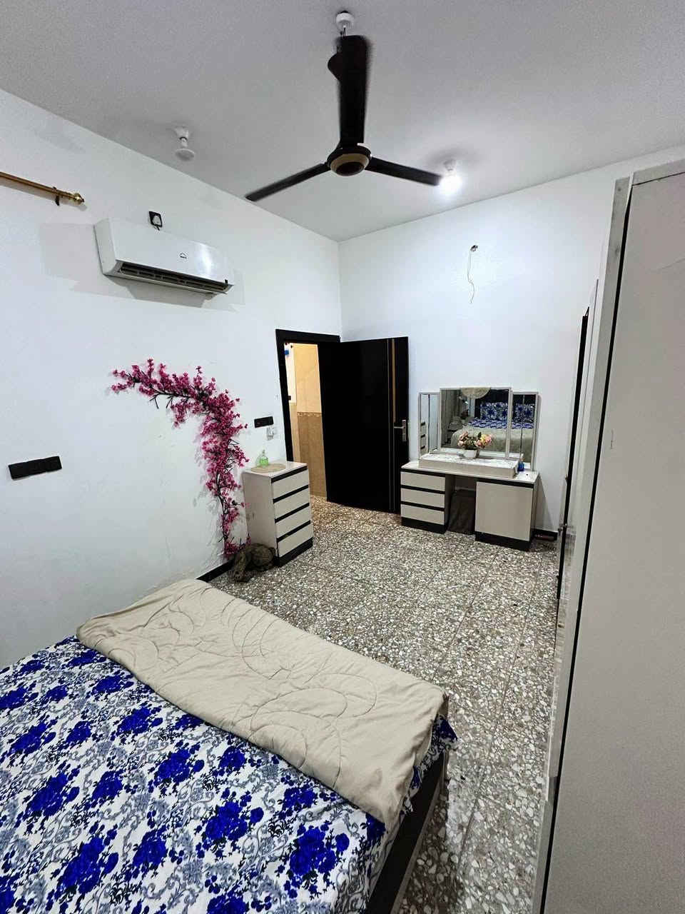 حي الزهور • ٢٠٠م • ٣ غرف