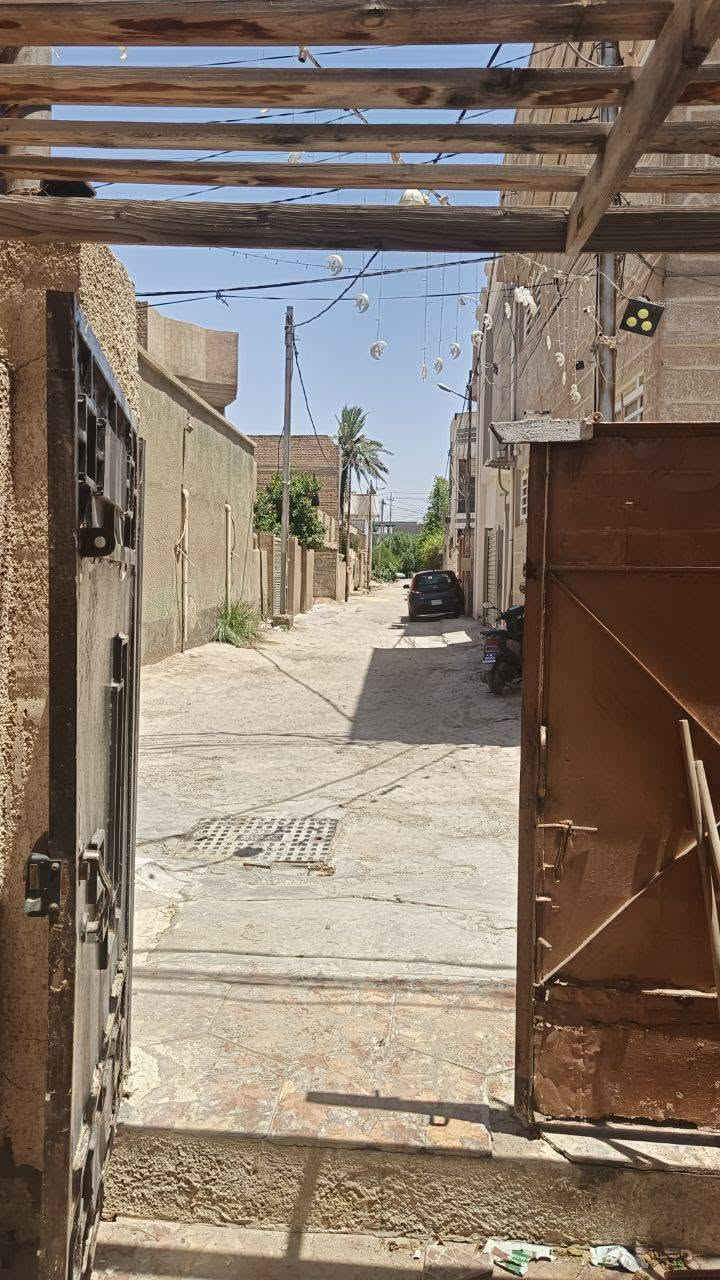 اعلان 

السلام عليكم 
دار في حي النقيب طابوا صرف بسند 25 وليس بستنه نهاية شارع الشكرجي 
المساحة 160 متر 
الواجهة 10 متر 
النزال 16 متر 
الدار يباع كقطعة كون بنائه وتصميمه قديم 
لكن الدار قابله للسكن بشكل طبيعي 
يبعد مسافة 50 متر حقيقي عن شارع النهر الرئيسي
يبعد عن الامام مسافة ربع ساعة حقيقي  
واجهة الدار شارع يودي للشارع الرئيسي 
ولا يوجد دار اما الواجهة 
السعر المطلوب 3 مليون ونصف للمتر الواحد 
الاتصال بصاحب الدار مباشره 
***********
