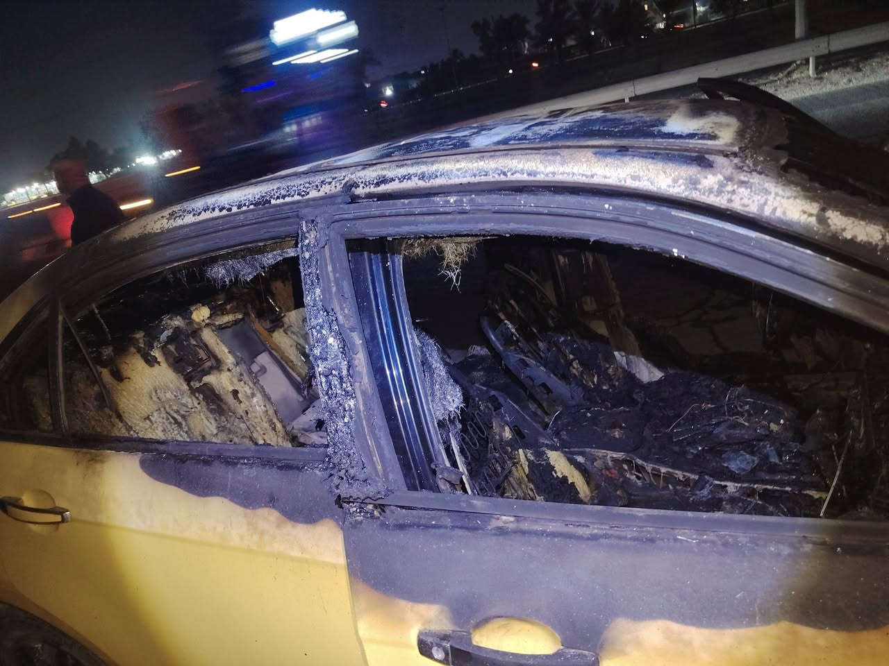 سلام عليكم عندي سياره محتركه بس دخله شوفر ابيكا مديل ٢٠٠٩ مكينه صندوك كلشي مابي سياره بسمي عنوان بغداد هذا رقم تليفوني ***********
