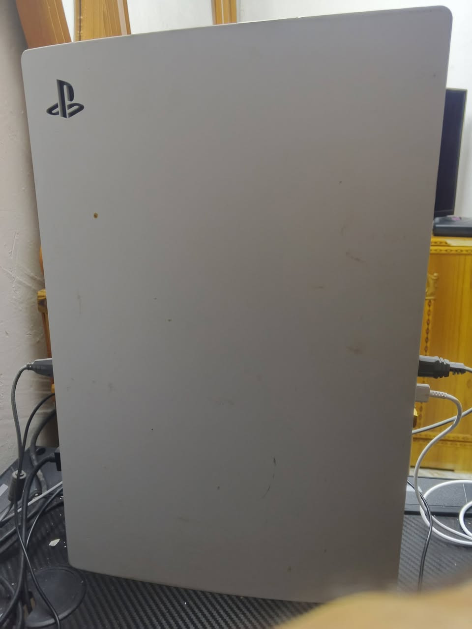 سلام عليكم عندي بلي 5 فات نضيف جدا احدث نسخه بالفات اونلاين 🎮
الاصدار التحديث / آخر اصدار 
الجهاز كامل ملحقات 
جوستك الاصلي 
كيبل HDMI الاصلي
قاعدة الاصلية
ما مفتوح ابد 
بدون كرتونه
الجهاز ريجن امريكي 
السعر 650 وبي مجال
مكاني بغداد ***********
