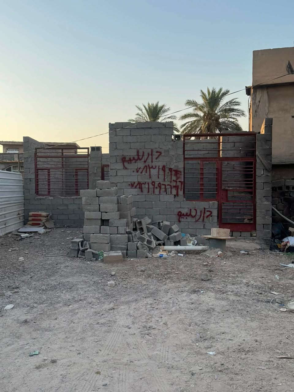 السلام عليكم هيكل للبيع العنوان بغداد البياع شهداء البياع نهاية شارع سوق رضا المساحة 238  متر للاستفسار ***********
