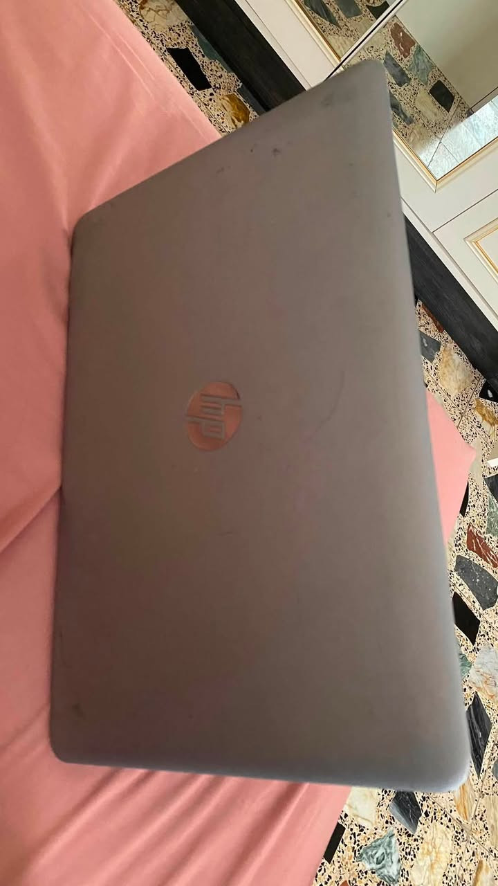 السلام عليكم
لابتوب hp 
حجم الشاشه 16 
الرام الداخلي 8 
هارد ssd 
شاشه لمس 
النضافه 75 ‎%‎ 
نقص بطاريه فقط 
سعر 300 الف وبيها مجال 
*********** 
عنوان بغداد مدينه الصدر

