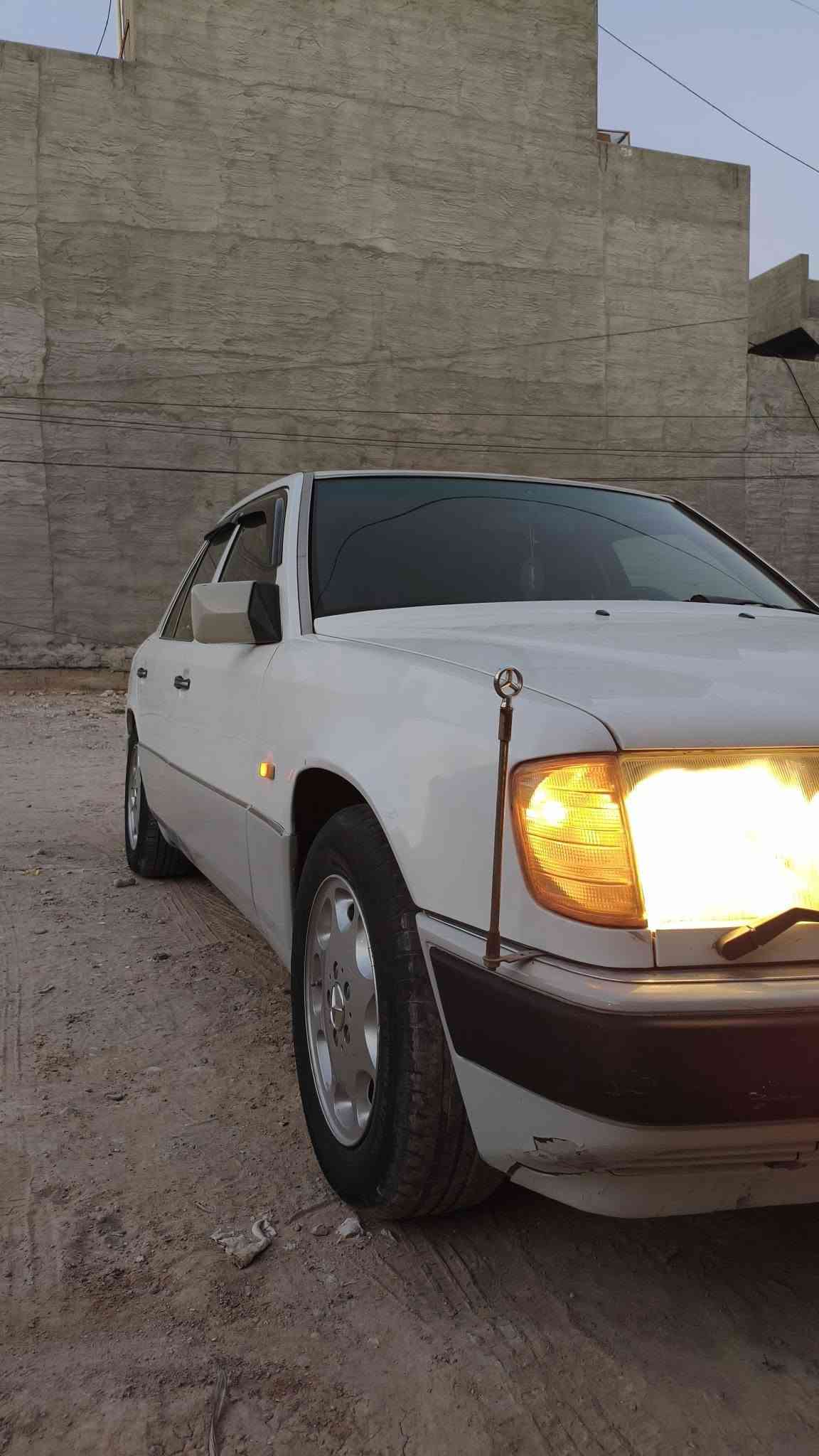 السلام عليكم للبيع
مارسدس دب w124
موديل 1987 محدث 91 
محرك 2500 vvti ، كير محرك مكفول 
تبريد تدفئة شغالة كهربائيات شغالة 
غرفة كلش نظيفة موضحة بالصور 
رقم اربيل بأسمي سنوية الى 2029 
مكان السيارة صلاح الدين تكريت 
السعر 63 وبيها مجال
 للتفاصيل اكثر الاتصال ***********
