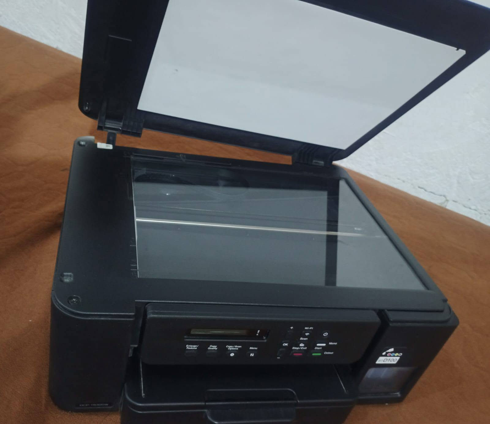 🖨️ للبيع طابعة Brother DCP-T530DW
✨ مستعملة استخدام قليل ونظيفة جدًا
✅ ما بيها أي عطل أو مشكلة
✅ الطباعة والسكينر شغالات بشكل ممتاز
✅ طباعة ألوان + أبيض وأسود
✅ سرعة الطباعة تصل إلى 16 صفحة/دقيقة للأسود و9 صفحات/دقيقة للألوان
✅ دقة الطباعة تصل إلى 1200×6000 dpi
✅ طباعة تلقائية على الوجهين (Duplex)
✅ سعة الورق 150 ورقة
✅ Wi-Fi / Wi-Fi Direct / USB
✅ مناسبة للبيت، الطلاب والمكاتب
✅ اقتصادية بالحبر وسهلة الاستخدام
📌 الطابعة نظيفة جدًا واستعمالها قليل، وما بيها أي خلل.
💰 السعر: 150 الف
عنواني بغداد المشتل 
***********
