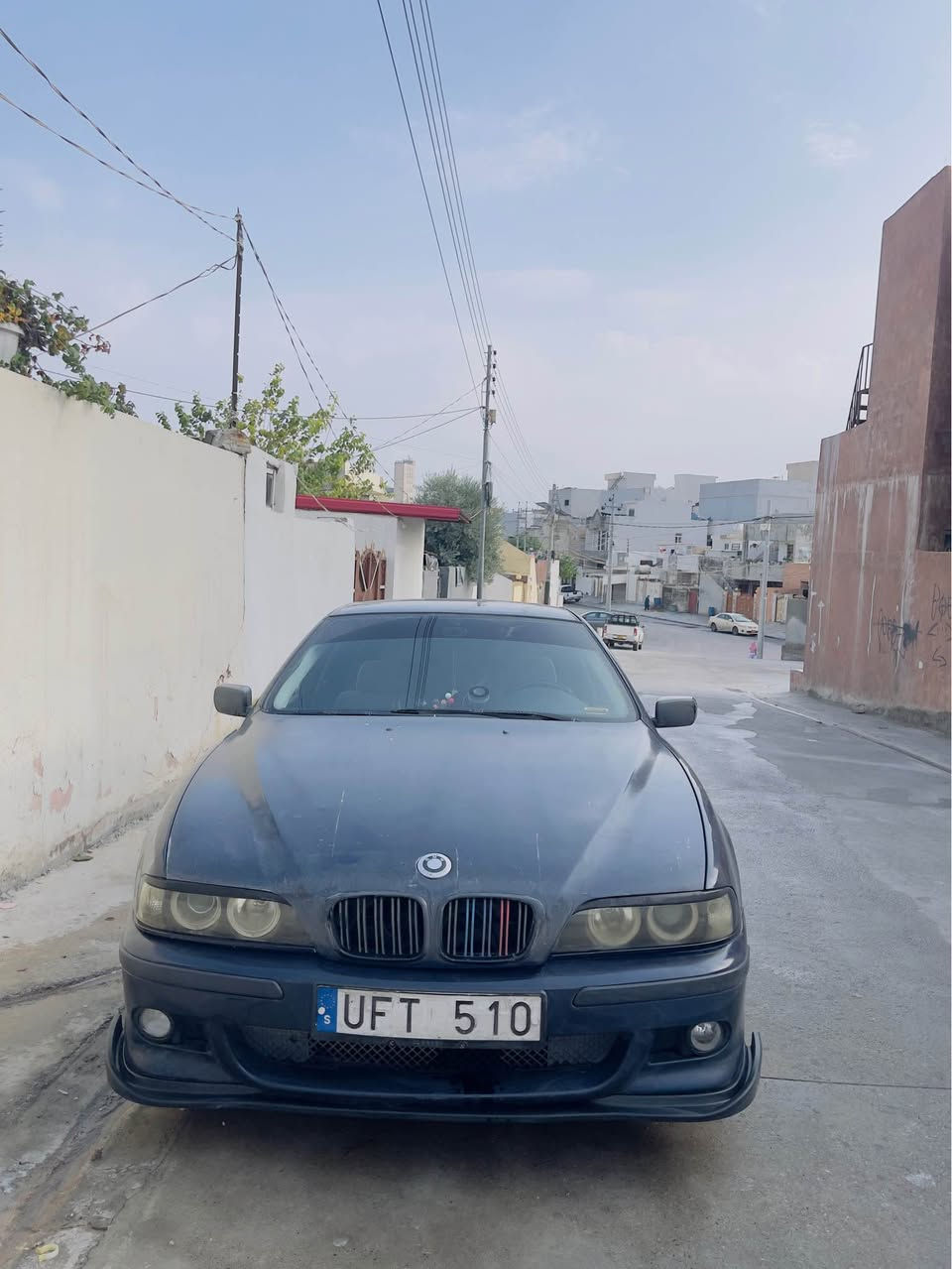 بي ايم دبليوو موديل 1999 
523 گير عادي مه كينه و گير ب شرت منافيست عه سلي   تبريد ب شرت 
هه ر جار جان كهربايي 
عه ينه كهربايي 
غرامه  ب شرت 
بي ده عم ايكجاري 
ده عامي بئش و بشت M 
هه مي ب شرت  سعر ٥٥ بجه كا مجالي  رقم تله فون :*********** زاخو, دهوك
