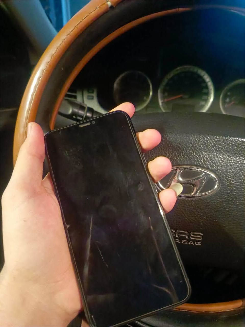 ‏11برو ماكس ذاكره 512مبدل شاشه وبطاريه فيس إيدي واكف سعر خاص ***********
