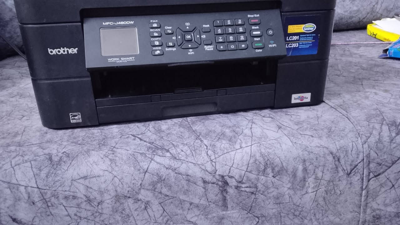 طابعة برذر للبيع نظيفة جدآ استخدام بيت اخذته شغلها يجنن صور وطباعة وجهين سعرها 180لتواصل ع ***********
