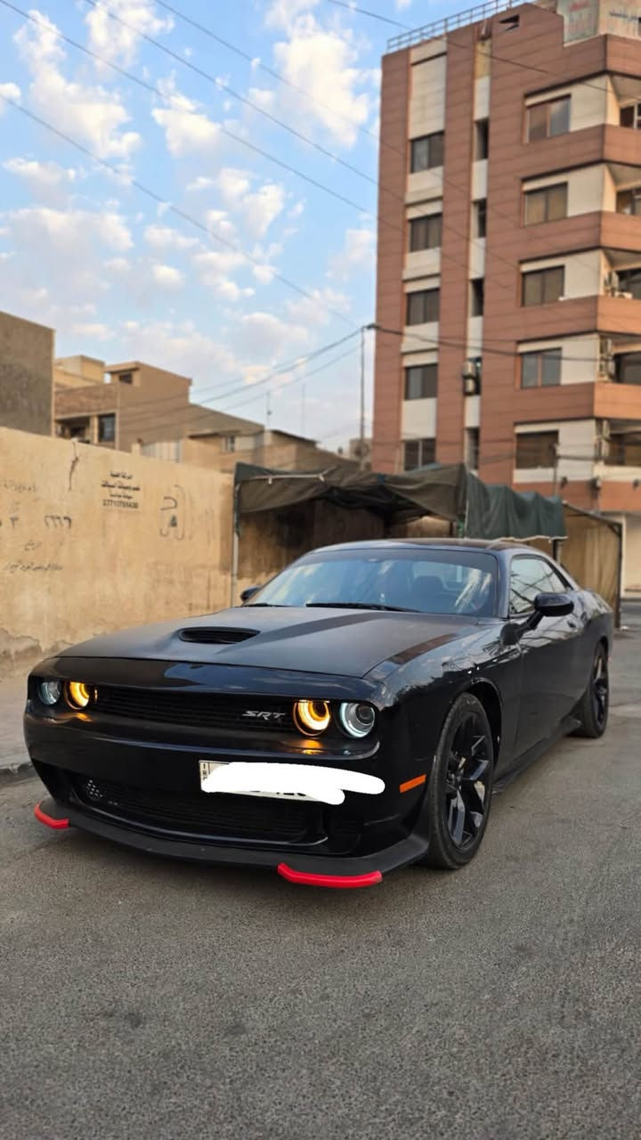 جالنجر 2018 sxt
دفع خلفي مو رباعي
حجم المكينه 3600 
سياره عليها ويل srt 
لحيه srt 
بنيد gt
سياره اني مرتبه وصارف عليها هواي
ممشه السياره 109 ميل
رقم اربيل باسمي
داخل احمر نظيف سياره كامله مكمله نقصها بس تعيد تغليف البنيد اسود طافي 
وصور الحادث مرفقه بالمنشور 
السعر 135 وبيها مجال 
للاستفسار *********** احمد
