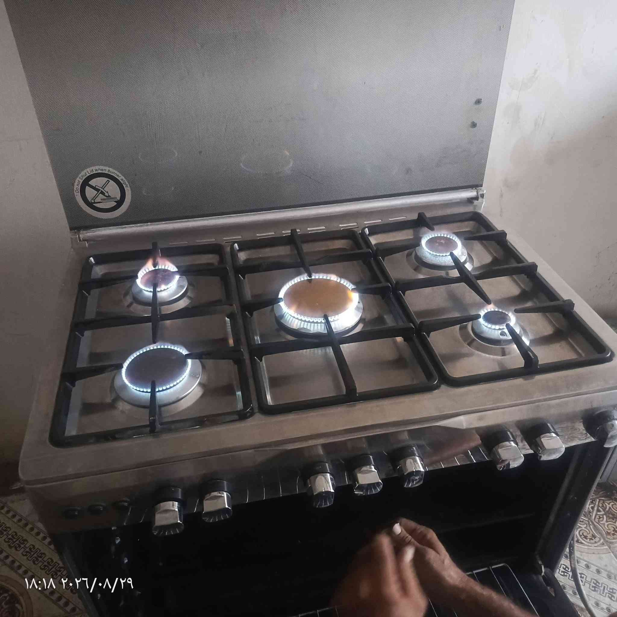 طباخ مصري نظيف جدا للبيع للاتصال ***********

