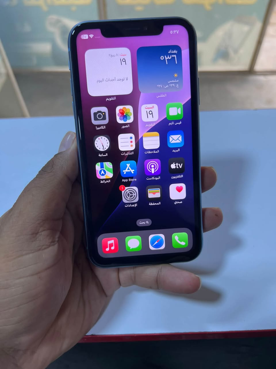 أيفون.  XR
بطاريه 87
بلاديه 
ذاكره 128
مكفول عده الضهر  ومامثر 
175الف
الديوانية المهناويه السوق
***********
***********

نص مكتوب في الصور:
- ٥:٢٨
- < البطارية
- حالة البطارية والشحن
- كما هو الحال مع البطاريات القابلة لإعادة الشحن، بطارية الهاتف
- قابلة للاستهلاك وتصبح أقل فاعلية مع الوقت. معرفة المزيد...
- الحد الأقصى للقدرة
- ٨٦٪
- هذا قياس لققدرة البطارية مقارنة بقدرتها عندما كانت جديدة. قد
- تتسبب القدرة المنخفضة بتقليل ساعات الاستخدام بين عملية
- الشحن والأخرى.
- أقصى قدرة للأداء
- تدعم بطاريتك حاليا الأداء الطبيعي وقت الذروة.
- شحن البطارية المحسن
- للحد من استنزاف عمر البطارية، يتعلم الـ iPhone من عادات
- الشحن اليومية، بحيث ينتظر ولا يتجاوز ٨٠٪ حتى يحين موعد
- حاجتك إلى استخدامه.