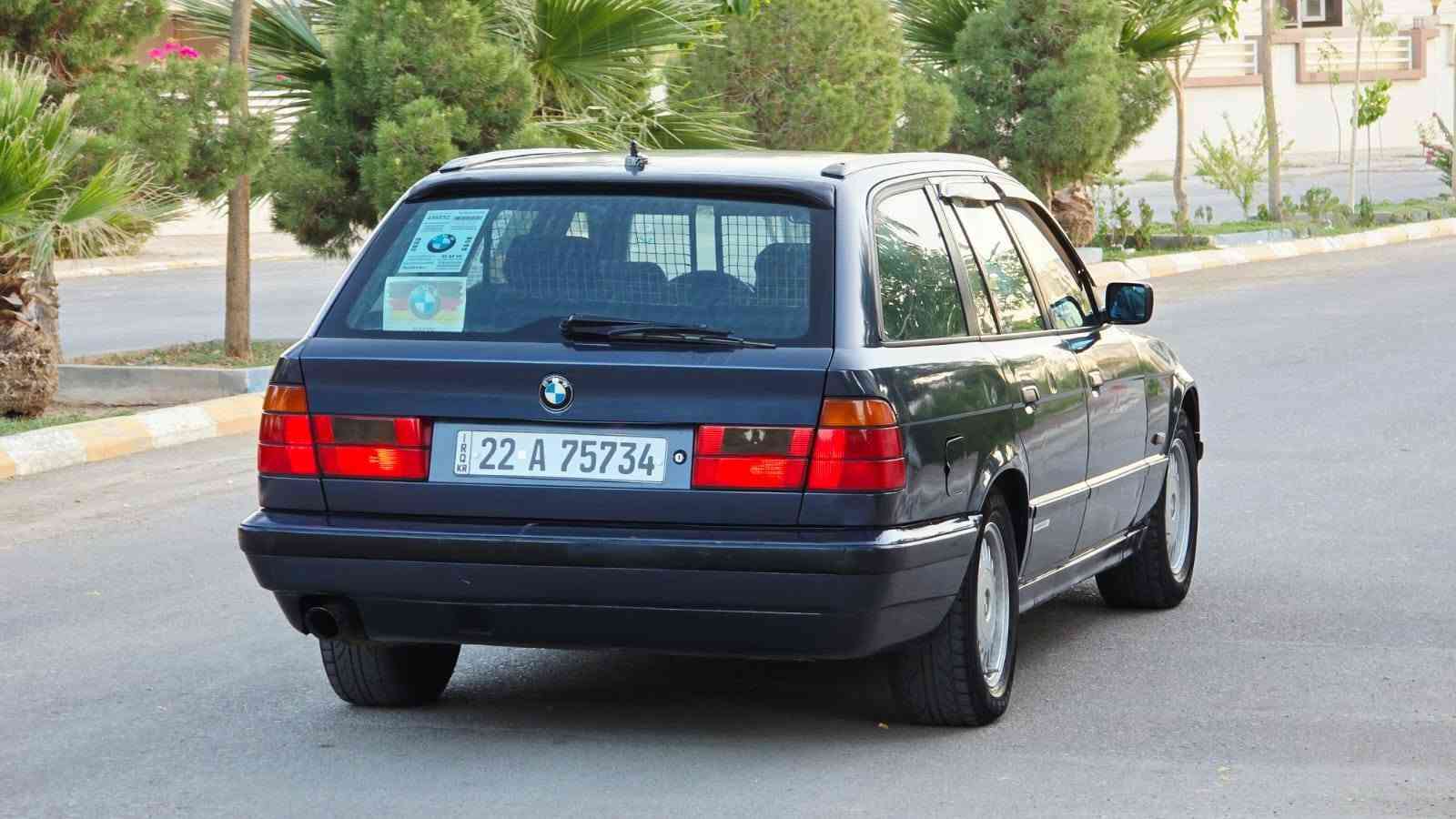 سلام عليكم من رخصه الادمن المحترم للبيع فقط
***********
بي ام دبليو استيشن موديل1993 حجم 525 كير عادي 
مكفوله من ضربه والخياس  صبغ عام جماليه فقط رقم اربيل انكليزي جديد لحد 2031 هزه جديده سياره بالسمنه شرط التحويل او وكاله 
التفاصيل /
كيرو محرك شرط لاصرف البخار 
تبريد ثلج 
صدر امامي خلفي جديد 
تخم تأثيرات جديد 
باتري جديد 
قفل مركزي 
جام كهرباء 
اي بي اس 
ستيرن ايرباك 
اخوان كهربائيات كلهه شغاله بدون كلوب نقص سياره مال بيت 
مكان سياره ديالى /خانقين سعرهه-----43
