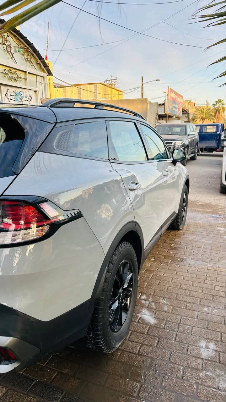 سيارة سبورتج مديل 2023 وارد امريكي حادثها موضح بالسونار سيارة فول بنراما كشنات كهرباء كشنات تدفئة حساسات وبعد بيها مواضفات مكينتاها 2500gdi مكاني بغداد سعرها 210وبيها مجال 
رقم الهاتف
***********
*********** بغداد, العراق
