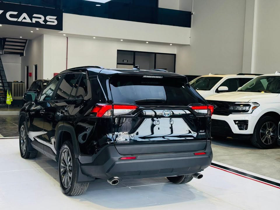 TOYOTA RAV4 XLE HYBRID - 2024 ✅

عربى/کوردی
تويوتا
راف 4,  XLE HEV (High) , 2024
عدد الأميال : 14,611 ميل
ضرر: كلين تايتل
سلندر: 4 سلندر
محرک: 2.5
السعر / اتصل بنا
الكاميرا الخلفية - سقف بانورامي - صندوق كهربائي  - التحكم على المنحدرات - مستشعر وقوف - تدفئة المقاعد - فتحة السقف - مثبت السرعة - مرايا جانبية كهربائية - شاشة - مراقبة النقطة العمياء - مقاعد كهربائية - 8 وسادة هوائية - مصابيح زينون الأمامية - المصابيح الأمامية ليد - قفل مركزي للأبواب - عرض المعلومات على الزجاج الامامي - تدفئة مقود القيادة - أبل كاربلاي - التشغيل عن بعد - ABS - AWD - رادار - كشافات ضباب - مثبت السرعة التكيفي - تبريد خلفي

📍العنوان: اربيل  -  شركة فانسي كارس
مدينة ئارام للتجارة رقم معرض (B4)

☎️-***********
☎️-***********
☎️- ***********
☎️- ***********

***************
تۆیۆتا
ڕاڤ 4,  XLE HEV (High) , 2024
ماوەی ڕۆیشتن : 14,611 ميل
بۆیاغ: کلین تایتڵ
پستۆن: 4 پستۆن
بزوێنەر: 2.5
 نرخ / پەیوەندی بکە
کامێرای دواوە - پانۆراما - سندوقی کارەبایی - ڕاگری نشێوی - حەساس - گەرمکەرەوەی کوشن - سلاید - دیاریکرنی خێرایی - ئاوێنەی لاتەنیشتی کارەبایی - شاشە - ئاوێنەی ڕادار - کورسی کارەبایی - 8 پەرەشووت - لایتی پێشەوەی زینۆن - لایتی پێشەوەی لید - قوفڵی دەرگاکان - داتاشۆ - سوکان هیتەر - ئەپڵ کارپلەی - شەغال - ABS - AWD - ڕادار - بلاجکتۆر - دیاریکرنی خێرایی خۆگونجێن - فێنککەرەوەی پشتەوە .

📍  ناونیشان: هەولێر کۆمپانیای فانسی کارس 
شاری ئارامی بازرگانی رقم پێشانگا (B4)

☎️-***********
☎️-***********

نص مكتوب في الصور:
- FANCY CARS