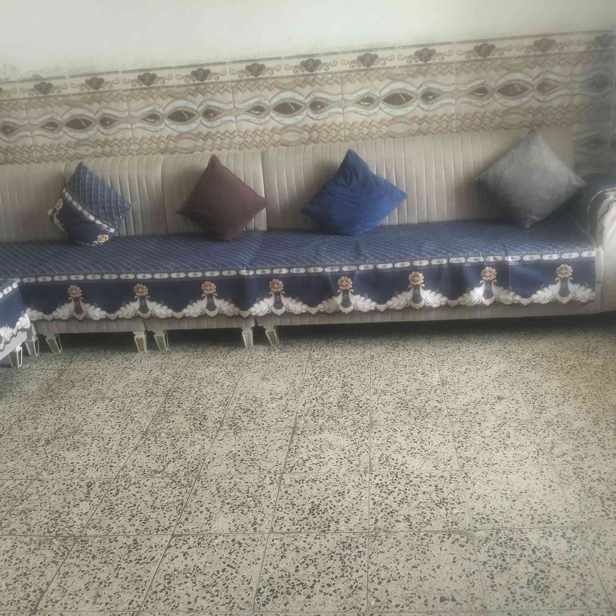 سلام عليكم 
ديوان تركي  
 
وثنين طبلات 

السعر 300 وبي مجال 

المكان كوت حي الجهاد 

وهذا رقمي 
***********
