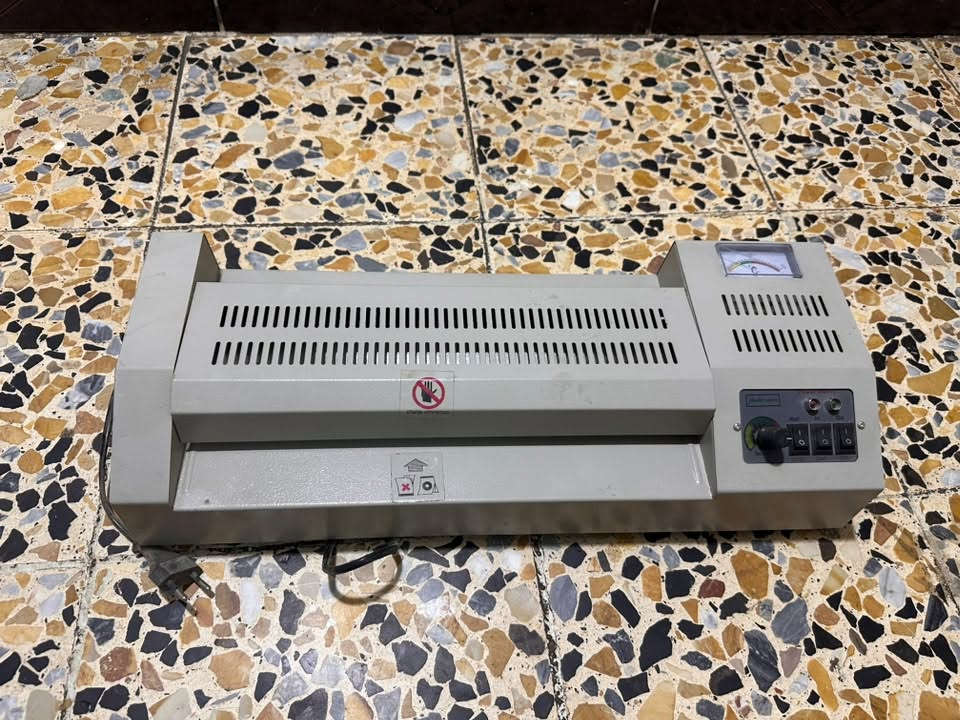 كابسات هويات • مكبس A4 • نظيف ٩٩٪