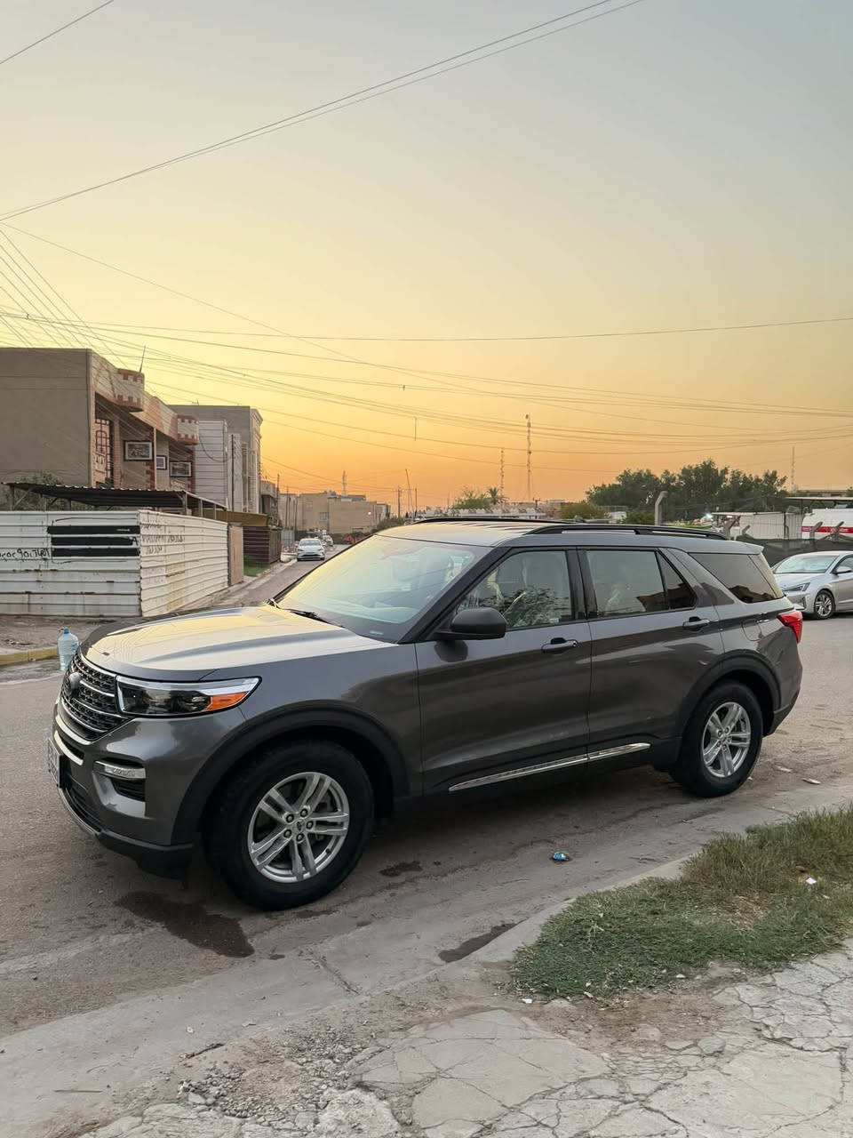 السلام عليكم 

‏FORD EXPLORER 2023
مواصفات XLT
- فول رادار سستم امامي جانبي خلفي
‎كاميرا خلفي حساسات خلفي 
‎بصمة تشغيل بصمة ابواب 
‎تشغيل عن بعد
‎صندق شفط كهرباء
‎- كشنات كهرباء كشنات هيتر  ستيرن هيتر
‎- شاحن لاسلكي 
لايتات ليدو زينون بكلايت ليد
‎ ستة وضعيات قيادة
‎محرك 4 سلندر 2.3 تيربو
‎- ماشيه 18 الف فقط  
‎- تدفئة كشنات وستيرن 
‎- كشنات منفصل VIP
‎7 راكب
حادثها كما موضح بالصور حادث كلش حلو
السيارة كلش جديدة بحالة الزيرو
السعر 245 ورقة 
***********
مكان السيارة بغداد
