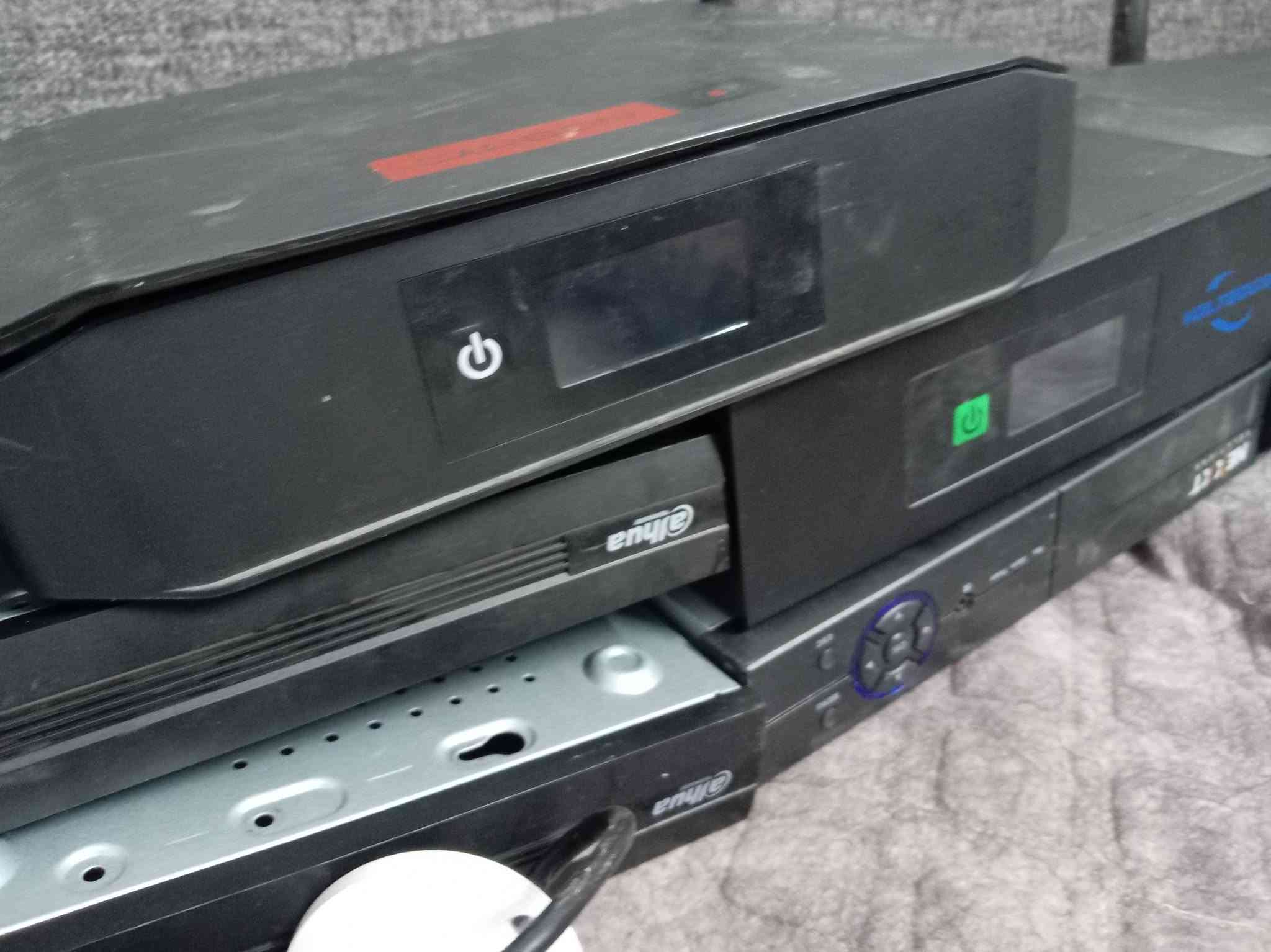 السلام عليكم غراض للبيع dvr و كامرات و ups و هواي اكو ما مصورهن لاستفسار خاص او ***********
