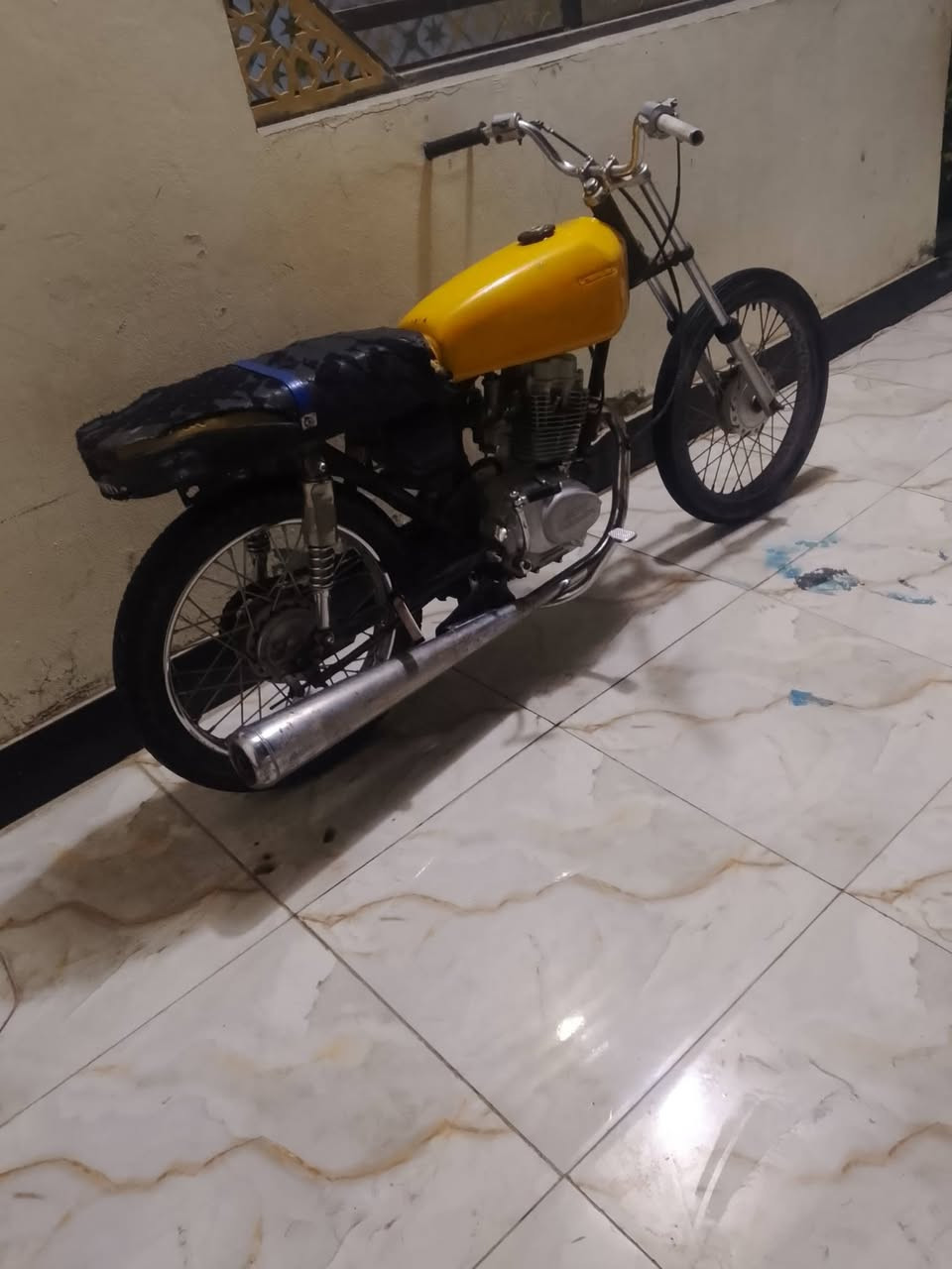 سلام عليكم اربعه كير لبيع دراجه كلك كلك )دراجه 
حلوه وناعمه عوزهه بس كشن بس دراجه وياله جدد تأثيرات 
جدد دبلات امامي خلفي كله جديد دراجه مفتوحه بس ولفات فقط 
السعر  225 وبيه مجال قليل كلش مكان نجف ***********
