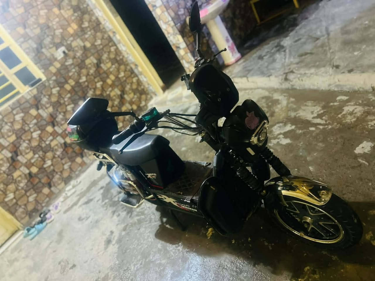 سلام عليكم موطور شحن جبلي بطاريات يقرن 10 بس منفوخات كهربائياته كلهه شقاله لموطور والله العظيم نضيف موديل 24 مكاني فلوجة نهر فليح سعره 400 وبي مجال قليل*********** لكورك بي واتساب ولاسيه ما بي***********
