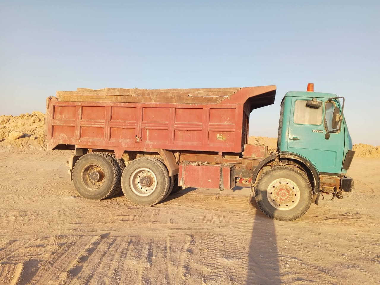 السلام عليكم للبيع سياره البي موديل 75 محرك 28 على شرط كير 160 على شرط مجموعه نص جييئف تخم تاير 24 قمارة نضيفه 100/100 تبريد شغال حداديه على شرط كهربائية كله شغاله رباط عدل السعر 110وبيه مجال الشراي يتصل ***********
