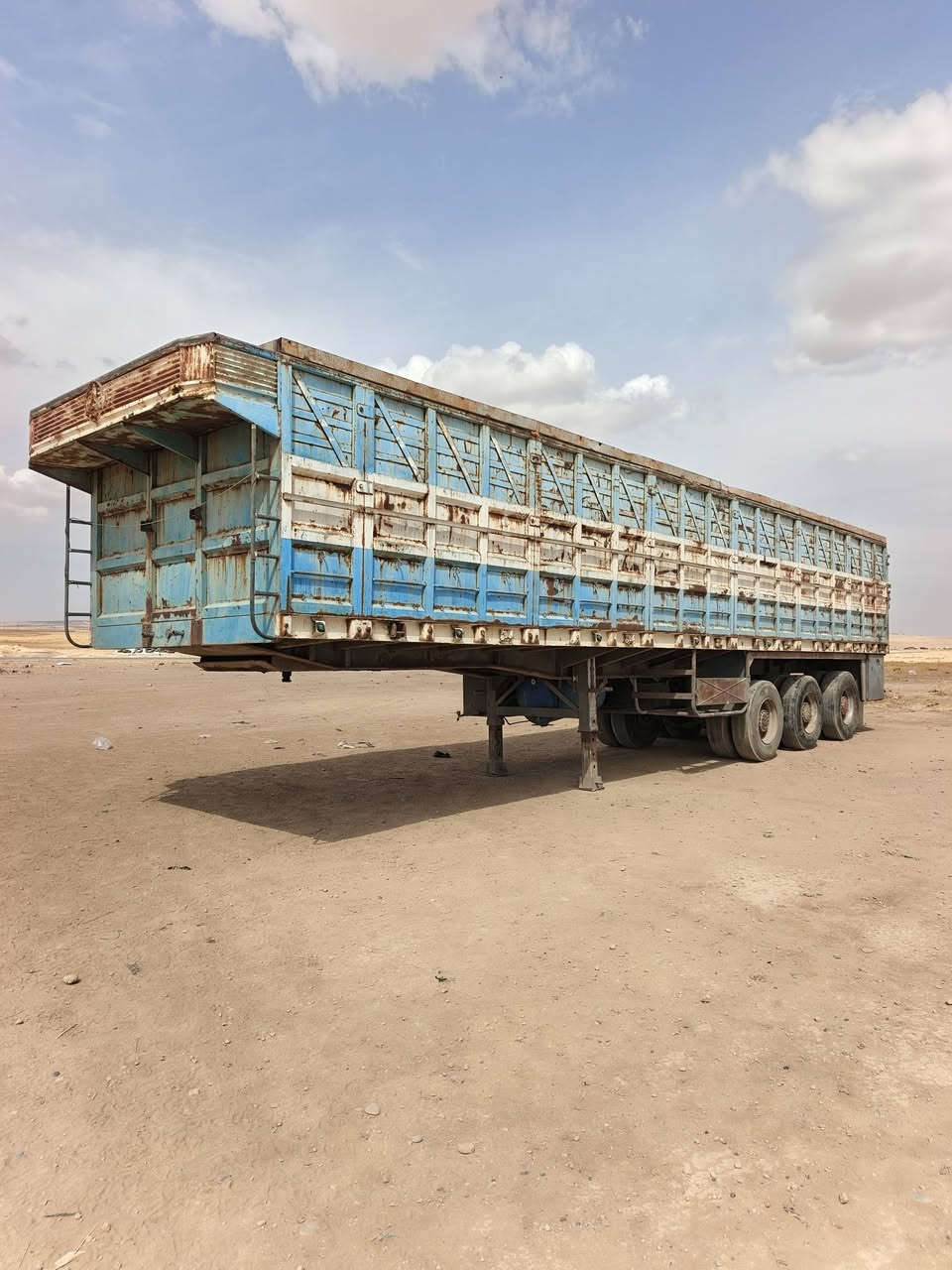 عربانة للبيع شاصي ألماني دناكير سربس
الطول ١٢  وربع العنوان موصل قرب محطة تعبئة الضاحي السعر ٧٠ وبي مجال  
***********
***********
