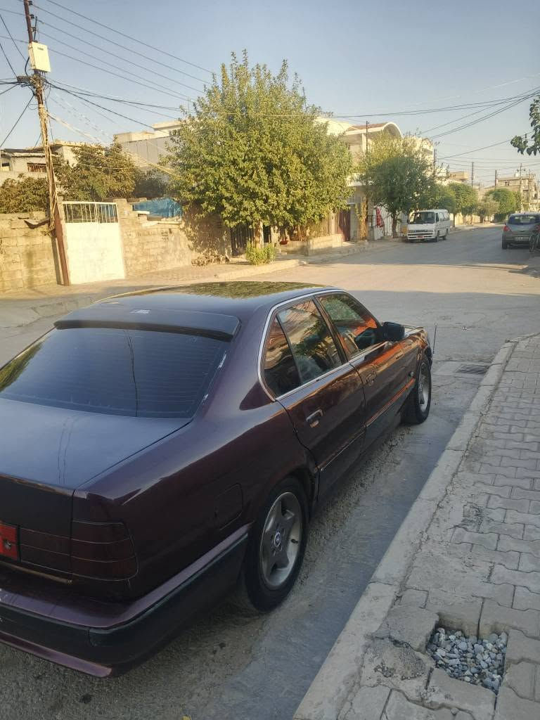 سڵاو خوات لێبت bmw520گێر عادی 
گێرو مەکینە بەشەرت موس و بڕاوە بەشەرت 
کارەباتی هەموو یشی دەکات 
دووچام کارەبایی و سڵاێت .سەیارەکە زۆر جوان ماڵێ دۆستە کۆدی ئاسایش بۆ کڕاوە 
22گەڵاو مەحمەڵە .ژم*********** رانية, السليمانية
