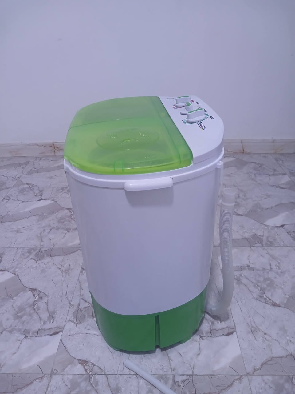 للبيع غسالة صغيره الحجم جديده استعمال قيل جدا سعر البيع 65 الف دينار كوت داموك
***********
