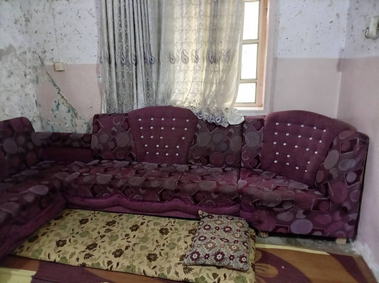 السلام عليكم ديوان للبيع 
السعر الاتصال على الرقم ***********
