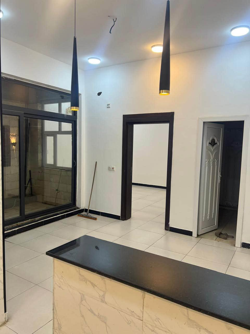 ـيـت للإيـجـار  ( طابق ارضي ) ( نضيف جداً )

_______________________________________
📍 مجمع السلطان الثالث - ثاني فرع من الشارع العام قريب جداً من السوق 
🔷مساحه 100m
🔷 غرف نوم (المساحة بالفديوا المنشور ) 
🔷 صاله (هول)
🔷مطبخ 
🔷خدمات صحيه  
  🔷حولي كبير 
🔷 السعر : 400  الف 
تصوير البيت بالمنشور 
بدون دلاليه
——————————————————
للاستفسار اكثر : *********** متوفر واتساب
