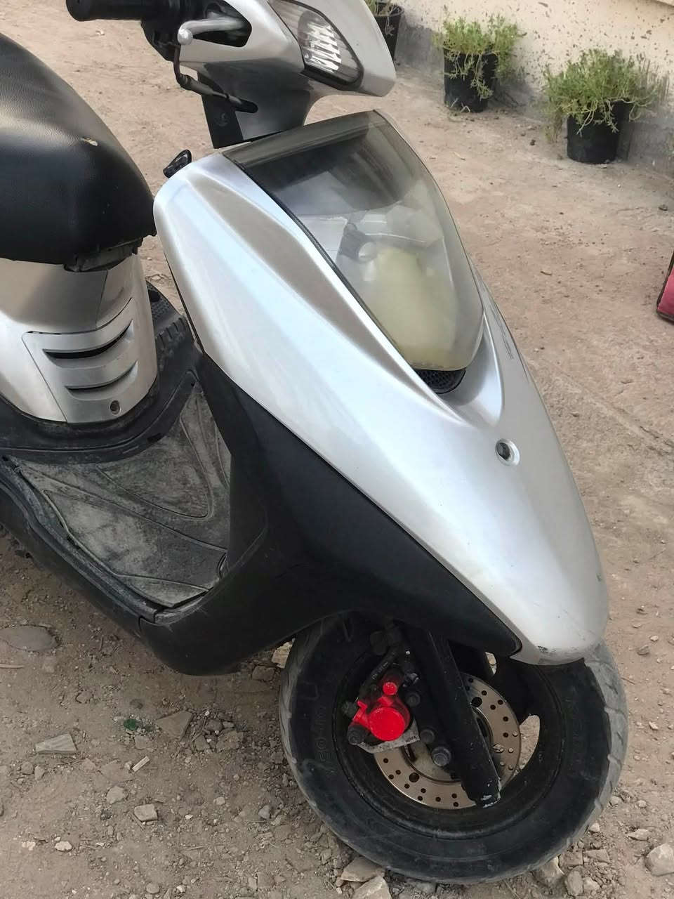 دراجة بريز للبيع دراجة حلوة ونضيفه مكينه ما مفتوحة وناعمه تجيب فيتر وتفحص حتى لو عشر فيترية   الدراجة خير من الله 
بس كفراتها تجارية بدلتهن علمود الشكل احلا واجدد وكدامك نضيفه من برة ومن جوة 
السعر 850  وبيها مجال شوية 
موجود على الرقم هذا 
***********
المكان بغداد ،كاظمية ،الطي

