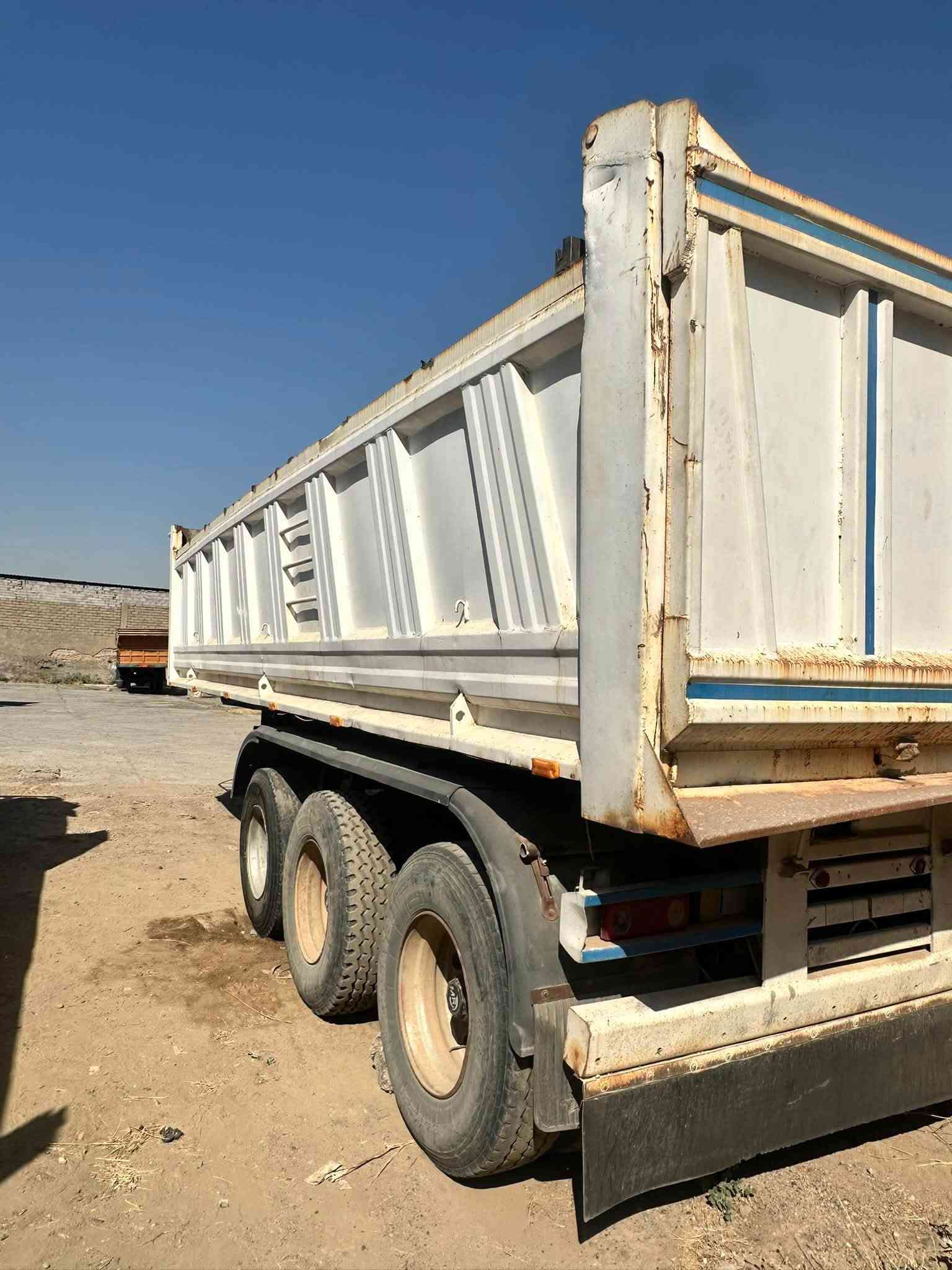 بحاره دار قصاب درجه أولى جاهزه طخم تاير  ثلاث دنانير دنكير جوبلس 22مكعب متواجده في الموصل السعر 100 وبها محال 
***********
