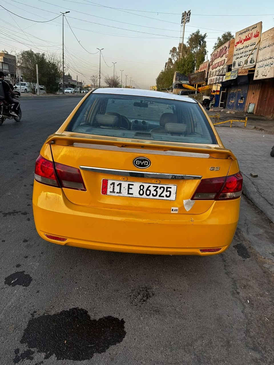 السلام عليكم بي واي دي موديل 2013 باسمي سنويه وهزه جديده مكينه وتخم تاير كمبريسر وراديترات وباتري ومشط ستيرن جدد بيها نواقص بصيطه ضربه جاملغ خلفي ودواير السعر 38 مكان بغداد الشعب ***********
