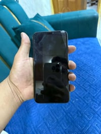 ايفون 11 برو ماكس • ٢٥٦ • يحتاج شاشه