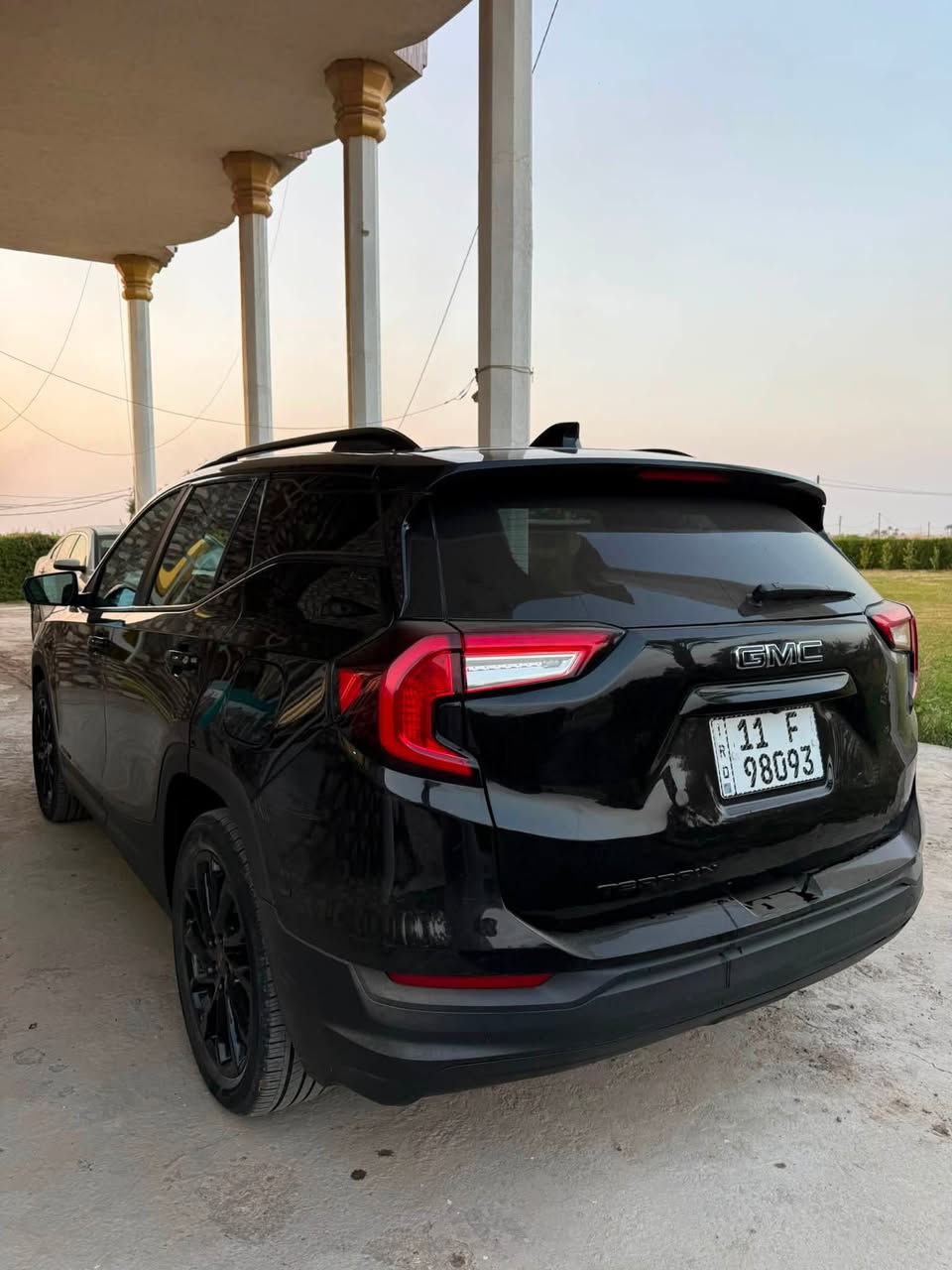 🚘 GMC Terrain SLE Black Edition 2023
• محرك 1.5 Turbo اقتصادي واعتمادي
• ماشية فقط 28 ألف ميل
• رادار
• تتبع مسار
• كاميرا خلفية
• Apple CarPlay
• كشنات تدفئة
• كير أوتوماتيك
• عزل ممتاز وقيادة مريحة
• Black Edition بشكل رياضي ومميز

السيارة حادثها خلفي مثل ما موضح بالصور، وكلشي واضح للمشتري بدون إخفاء.

📍 رقم بغداد باسمي — تحويل مباشر

والجرب الـ Terrain يعرف شكد سيارة عملية، مريحة واقتصادية بالاستخدام اليومي.

💵 المطلوب: 18,800$
📞 للاستفسار: ***********
