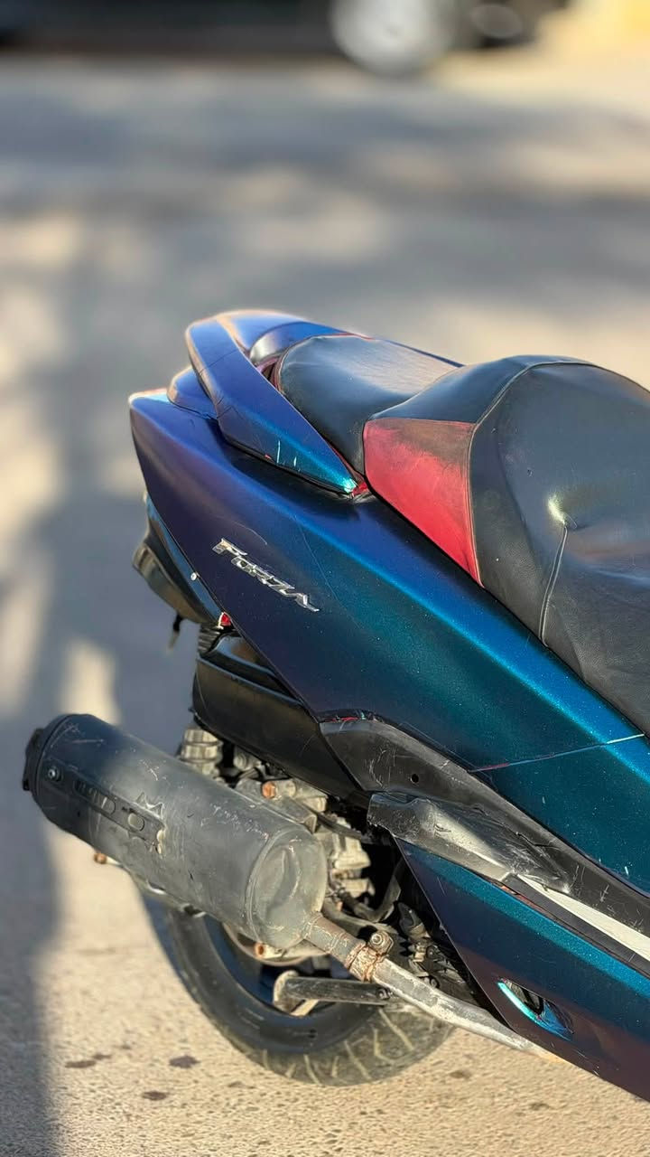للبيع دراجه فورزا 0.10
دراجة مكينه 250cc
لون : احمر كرزي مغلف ثلاث الوان 
مرقمه تحويل ثاني يوم ملاحظة بدون سنويه فقط تروح تحول رقم وسنويه جديده 
مكان الدراجة : الرمادي التأميم 
سعر الدراجة : مليون وربع وبيها مجال بسيط 
***********
