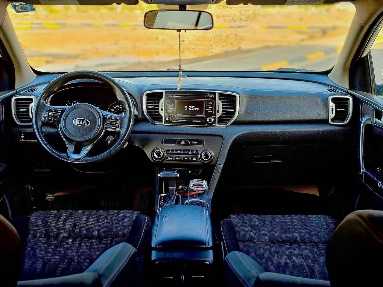 KIA SPORTAGE 2017
🇺🇸 وارد أمريكي
⚙️ محرك 2.4 GDI بنزين — 4 سلندر
🛞 4×4 فور ويل
🛡️ مانع انزلاق
🔥 مقاعد أمامية مدفأة
❄️ قطعتين تبريد
📺 شاشة وسطية
📷 كاميرا خلفية
🏁 3 وضعيات قيادة
👨‍👩‍👧‍👦  5 ركاب
📍 ماشية : 200,000 كم

🔧 حادثها دعاميه خلفيه وشويه من الجاملغ الخلفي
✔️ السيارة جاهزه وملتزم بالصيانة الدورية 
🎞️ كل التفاصيل واضحة بالصور

💵 السعر :  155 ورقة 
📍مكاني الكوت
📞 التلفون :  ***********
