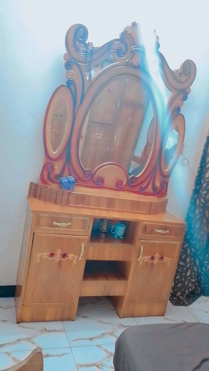 غرفه مستعمله سنه سعرهه ٥٠٠ وبيهه مجال قليل ***********
