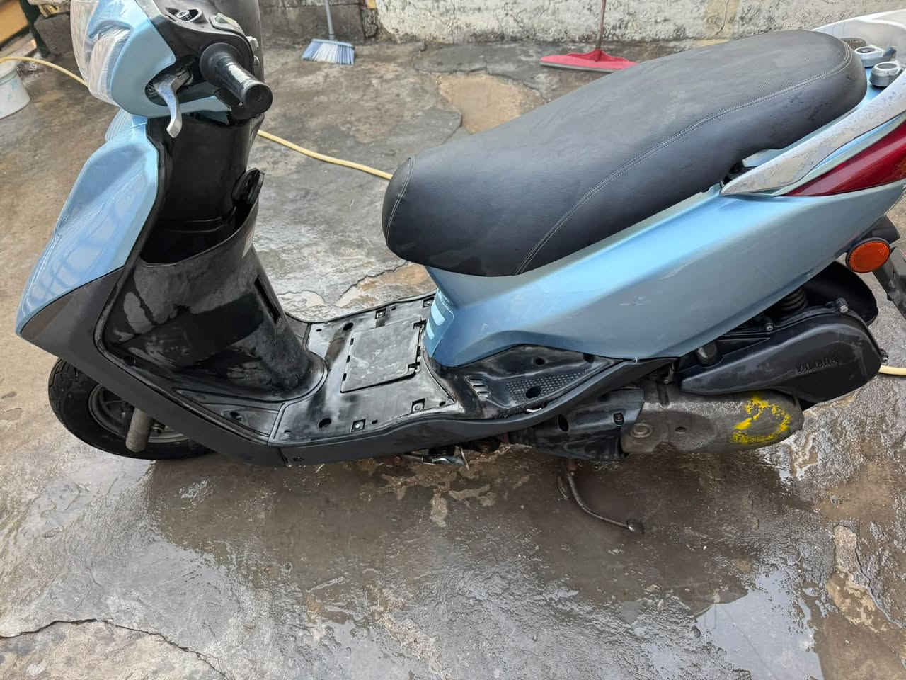 السلام عليكم شباب دراجه بريز بغباء نوزل  للبيع نزلتها قبل شهر من رنبه اب1200دراجه صار بيها حادث وبدلت كفرات وستيرن فقط وهاي دراجه كدامك مكينه مامفتوحه  ناعمه وتخبل تجي وشف بعينك الله شاهد ذني ذكرتهن بس مبدلهن دراجه تخبل عارضها اب 550 مكاني زعفرانيه ***********
