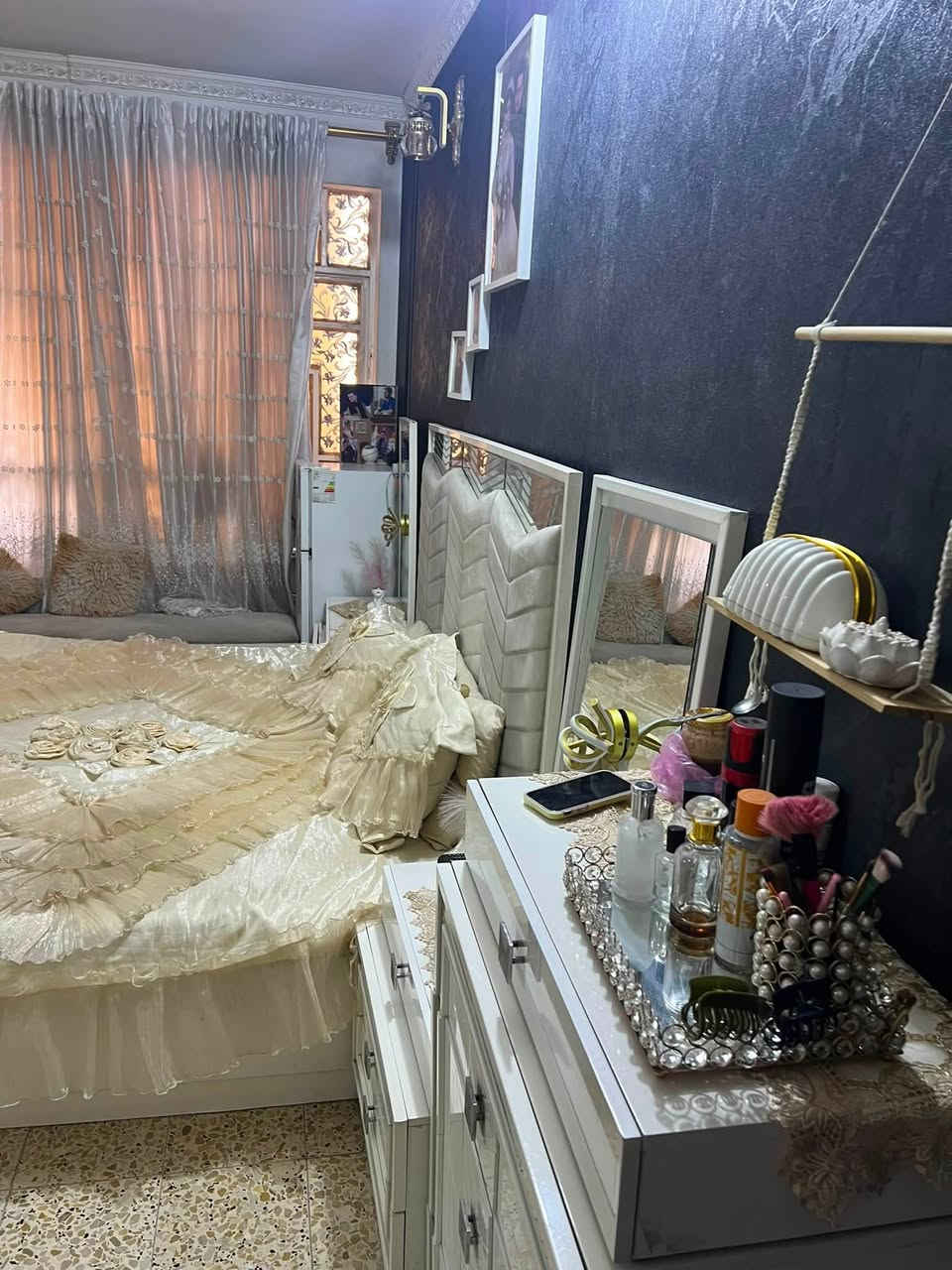 السلام عليكم يوجد غرفة تركية مستعملة كما هو موضح في الصور بسعر مناسب
العنوان: بغداد📍
***********
 واتساب موجود

