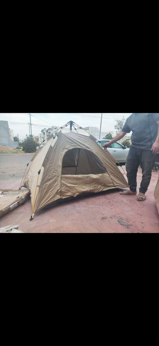 شغلات تخييم متوفرة تنباع شلعه

نص مكتوب في الصور:
- Easy to Carry and Move
- Comes with a carry bag for outdoor convenience
- 2 Ways to carry it Carrying it in hand Pull it by hand