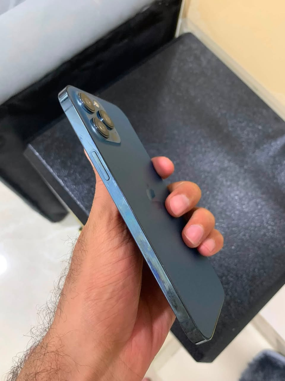 ١٢ برو ماكس دبل خط ذاكرة ١٢٨ وتر بروف بطارية ٧٠ جهاز بلادي شرق اوسط كارتونه ضايعة ملحقات فقط كيبل سعرة 475 قفل بدون عملة مكان بغداد المحمودية 
هاتف ***********

نص مكتوب في الصور:
- حول الاسم iPhone إصدار iOS 26.0.1 اسم الطراز iPhone 12 Pro Max رقم الطراز MGC33ZA/A الرقم التسلسلي G6TF47SX0D5H انتهت صلاحية التغطية القطع وسجل تاريخ الخدمة الأغاني الفيديوهات ١٩٦ الصور ٨٠٠ التطبيقات ١١٢ السعة ١٢٨ غ.ب. متوفرة ٥,٥٤ غ.ب.