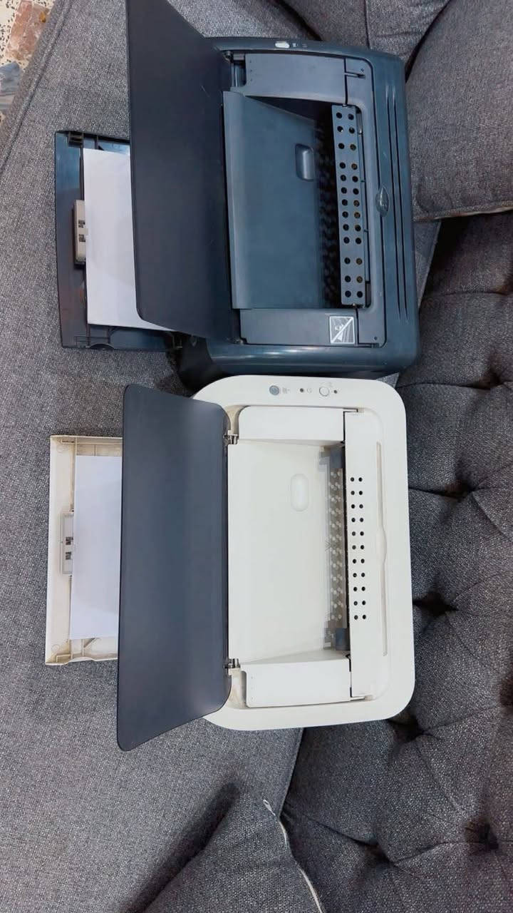 السلام عليكم
طابعة كانون ليزري باب الأول فيتنامي 
 كانون  LBP6018W نظيفة جداااا 
 والثانيه CanonLBP3010B
ابيض واسود ١٨ نسخه بلدقيقيه
كاترج باودر سعره ٧ الف دينار اكفي ٢٠٠٠ نسخه
 تعمل نظام الحاسبة وعن طريق تلفون توصلاه 
بغداد الشعب
***********
