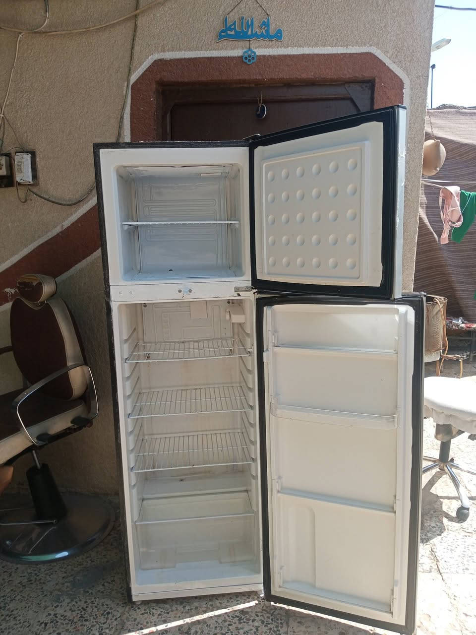 ثلاجه للبيع شغاله شرط شغل السعر 150 وبيها مجال العنوان بصره احيانيه دور الشرطه رقم الهاتف
***********
