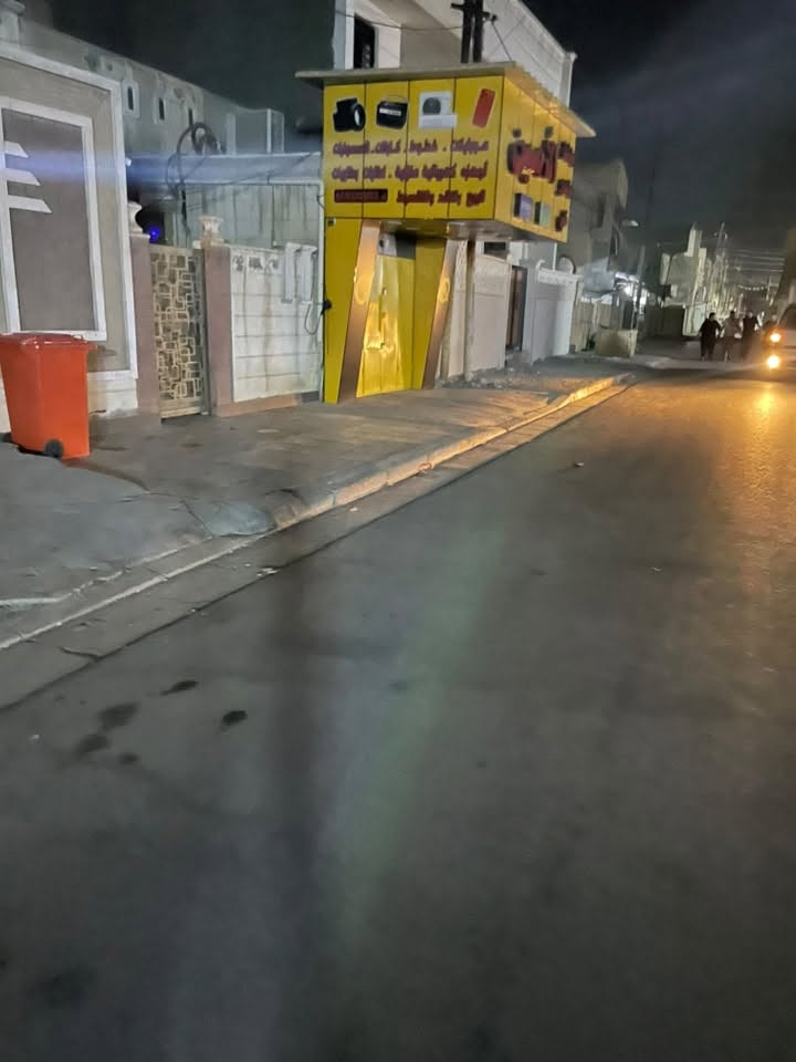 السلام عليكم
بيت للبيع طابو ملك صرف 

الموقع حي النفط قرب مركز شرطة الامين

المساحة ١٤٤ متر

الواجهة ٩ 

النزال ١٦ 

اخوان البيت موقعة فوق الممتاز 

وعلى الشارع عرض الشارع١٥ متر 

البيت زنجيل  بي بابين 

وايضاً موجود خلف البيت مشتمل مساحة ١٠٠ متر 

الواجهة ١٠ 

ونزالة ١٠ 

تابع للبيت 

ومقابيل المشتمل ايضاً تشجير بمساحة ٤٠٠ متر 

كلهة مع البيت 

نضافة البيت ٨٠٪؜ 

بناء التسعينات 

اي استفسار 

***********.  رقم الهاتف
