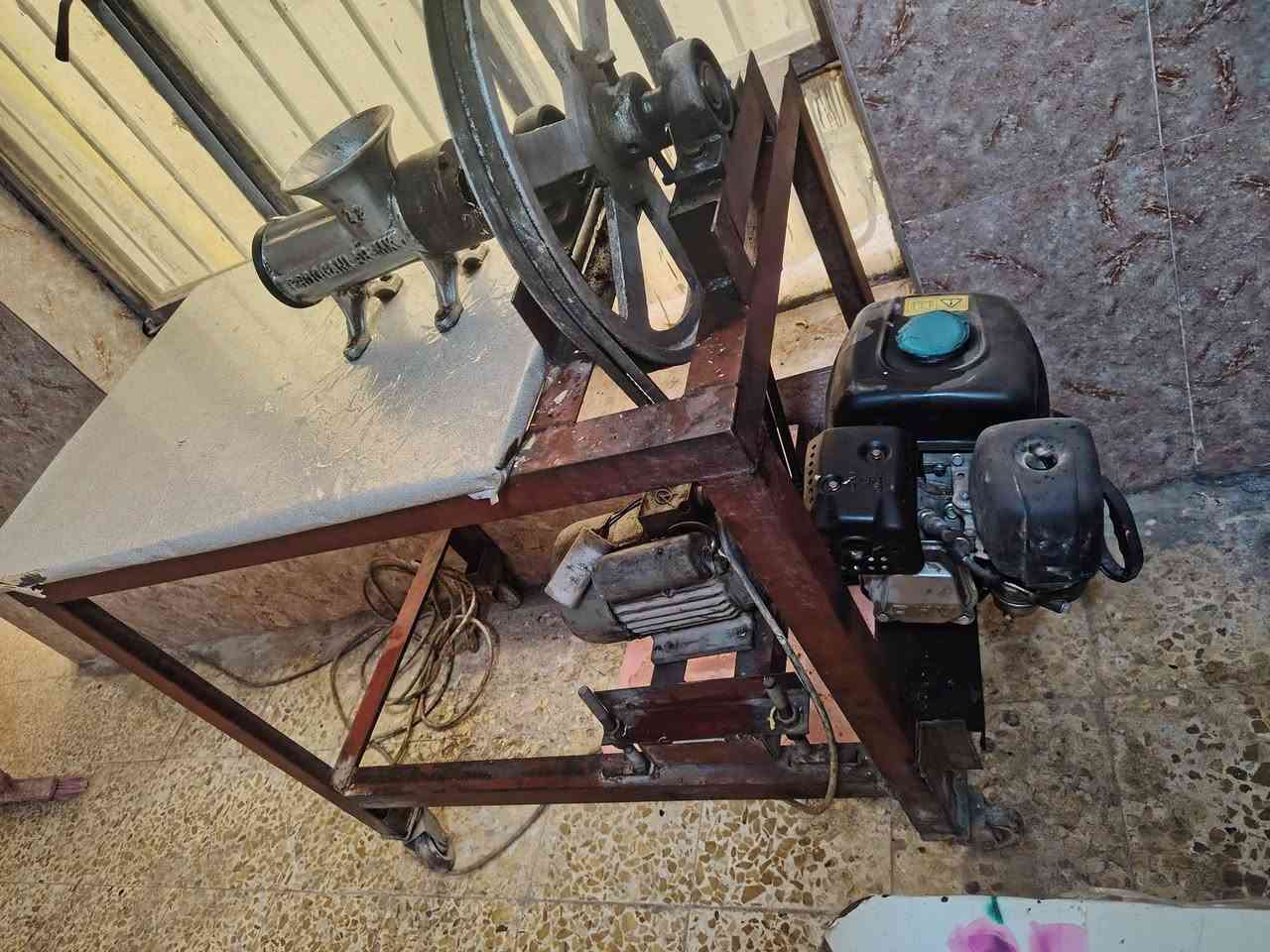 للبيع مكينه ثرم لحم و فلافل حجم ٢٢  نظيفه وياه دنبر بانزين  بمكاني بابل حي الامام ***********
